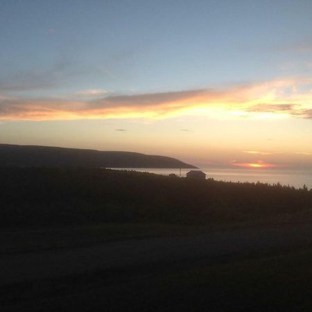伯顿日落绿洲汽车旅馆 Bay Saint Lawrence 外观 照片