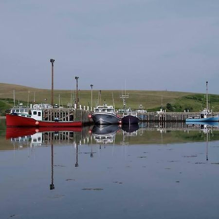 伯顿日落绿洲汽车旅馆 Bay Saint Lawrence 外观 照片